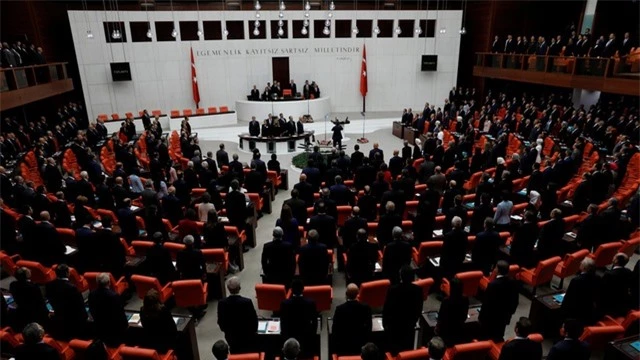 Nghị sĩ Thổ Nhĩ Kỳ ẩu đả giữa phiên họp vì chiến dịch quân sự tại Syria - 1