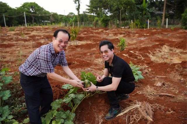 Ngọc Sơn làm nông dân chính hiệu trong khu vườn 2 hecta lần đầu tiết lộ - 1