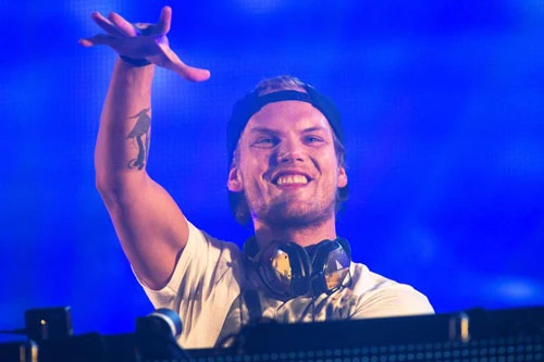 Avicii là một DJ nổi tiếng, nhà sản xuất âm nhạc hàng đầu thế giới.