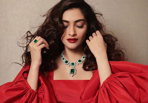 Nhan sắc kiêu sa của minh tinh Ấn Độ Sonam Kapoor