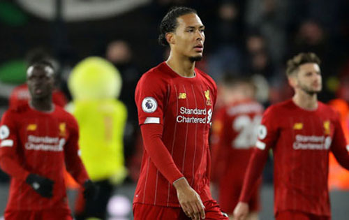 Từ bỏ chiến thắng, Liverpool học thói quen… thất bại