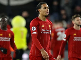 Từ bỏ chiến thắng, Liverpool học thói quen… thất bại