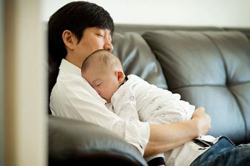 Vợ cũ thường nói dối con ốm để lấy tiền của tôi