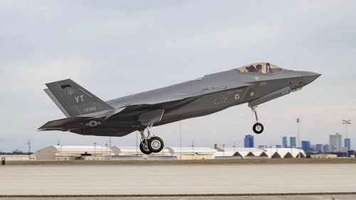 Đã có 500 tiêm kích tàng hình F-35 Lightning II được bàn giao cho các khách hàng trên khắp thế giới. Ảnh: Jane's Defense Weekly.