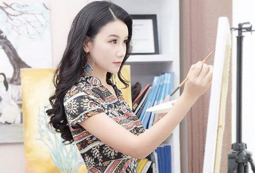 Lương Giang: Nữ hoạ sĩ, giảng viên với vai diễn bị ghét nhất màn ảnh