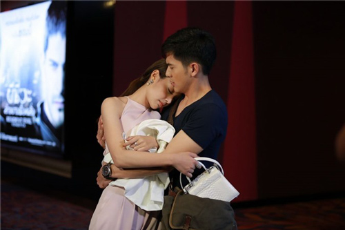 Ngày bị hủy hôn, cô gái lao ra đường để tự vẫn nhưng anh tài xế kéo lại và cái kết sau đó mới thực sự bất ngờ