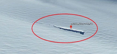 Hình ảnh được cho là UFO rơi từ bầu trời ở Nam Cực