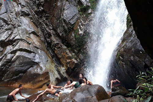 Thăm thác A Nôr, điểm du lịch tuyệt đẹp nơi vùng cao A Lưới