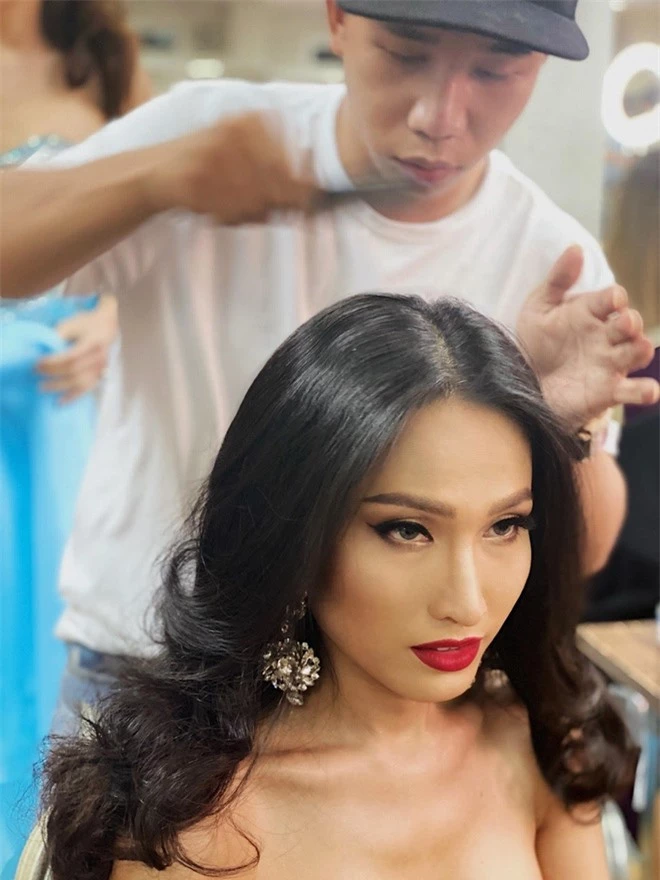 Chuyện hậu trường tại bán kết Miss International Queen 2020: Mặc dù là đối thủ, Hoài Sa đã có hành động đẹp dành cho người đẹp Mỹ! - Ảnh 7.