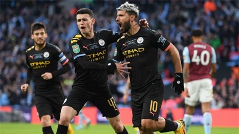 Aguero (bìa phải) và đồng đội vẫn nuôi hy vọng dự Champions League mùa tới