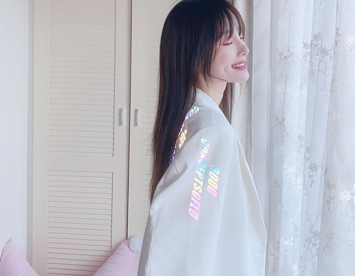 Phủ nhận phẫu thuật thẩm mỹ nhưng góc nghiêng đã vạch trần khuôn mặt hiện tại của Lý Tiểu Lộ