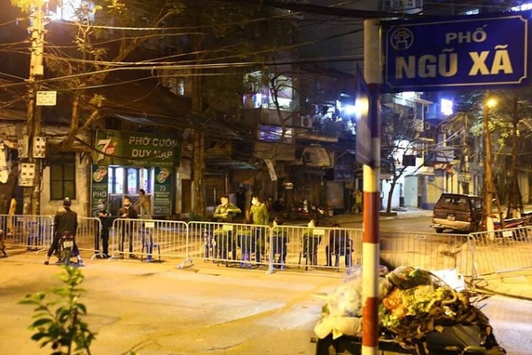 Nửa đêm Hà Nội họp khẩn, công bố bệnh nhân đầu tiên nhiễm Covid-19 