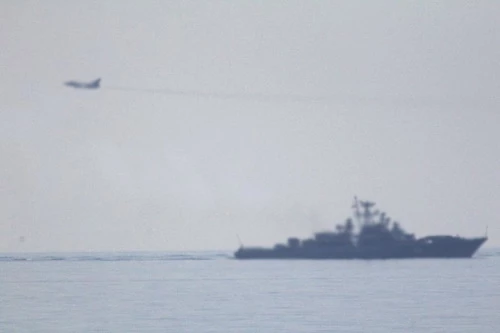 Hải quân Nga bị cáo buộc đã phóng tên lửa chống hạm bay ngay sát tàu chiến Mỹ. Ảnh: TASS.