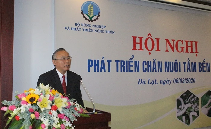 Thứ trưởng Bộ Nông nghiệp và Phát triển nông thôn Phùng Đức Tiến phát biểu khai mạc hội nghị