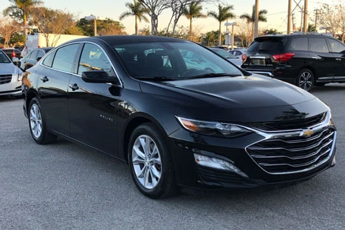 1. Chevrolet Malibu 2020 (giá khởi điểm: 22.095 USD).