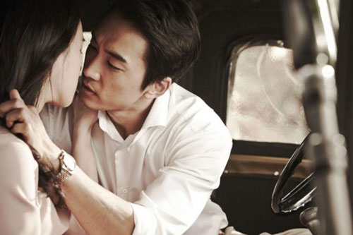 Bị bắt quả tang ngoại tình, chồng vẫn vênh váo và hành động của vợ khiến ai cũng nể