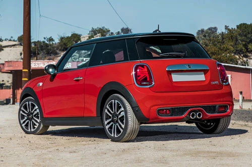 4. MINI Hardtop 2020 (giá khởi điểm: 23.400 USD).