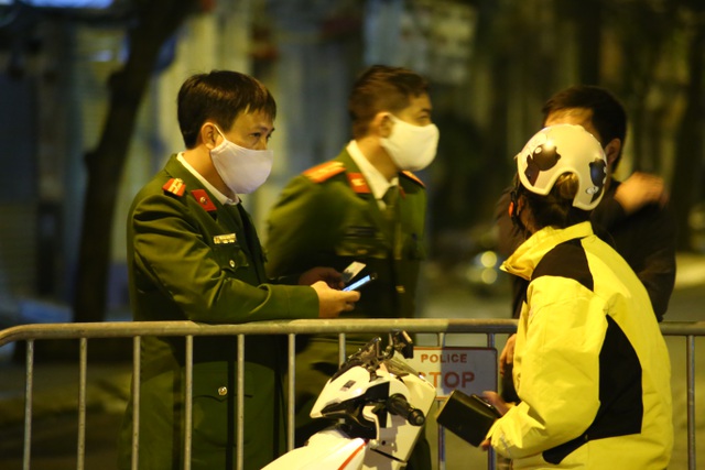 Hà Nội cách ly toàn bộ những hộ dân ở số nhà từ 125-139 phố Trúc Bạch, nơi bệnh nhân nhiễm Covid 19 ở