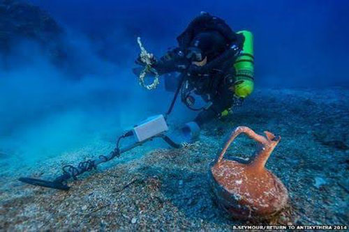 Tìm thấy kho báu vô giá trên tàu Titanic cổ đại