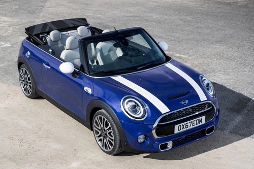 6. MINI Cooper Convertible 2020 (giá khởi điểm: 28.400 USD).