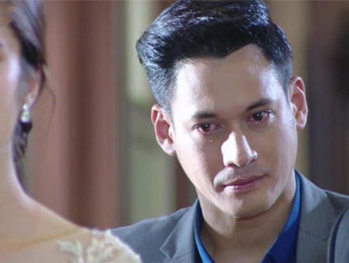 Sáng nào ngủ dậy cũng thấy mắt vợ đen như gấu trúc, chồng tò mò thức một đêm mới rớt nước mắt thương vợ tào khang