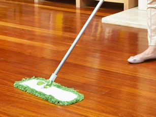 3 cách biến cây lau nhà đen bẩn trở nên sạch bong như mới