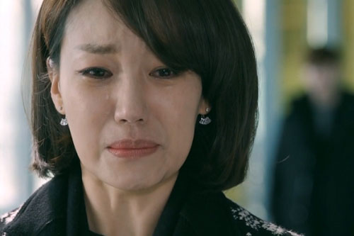 Bữa cơm nào 2 đứa con của em gái tôi cũng bị mẹ chồng lườm nguýt mắng mỏ khiến chúng phải ăn cơm trong nước mắt