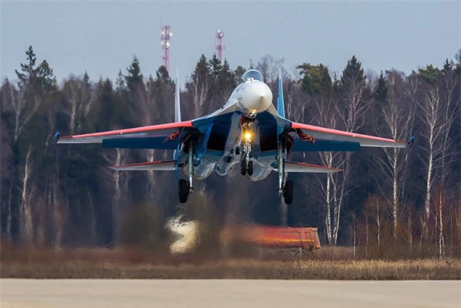 Mãn nhãn với khả năng tác chiến của vua chiến trường Syria Su-35S - Ảnh 11.