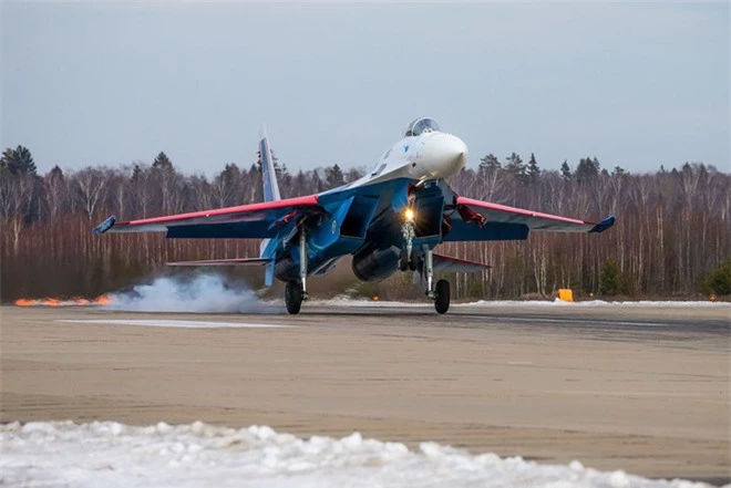 Mãn nhãn với khả năng tác chiến của vua chiến trường Syria Su-35S - Ảnh 12.