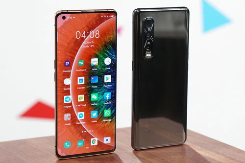 Oppo X2 Pro sở hữu thiết kế với khung viền bằng kim loại, mặt lưng bằng gốm hoặc da. Máy có kích thước 164,9x74,5x8 mm. Find X2 Pro phiên bản mặt lưng gốm nặng 207 g, còn mặt lưng da là 200 g.