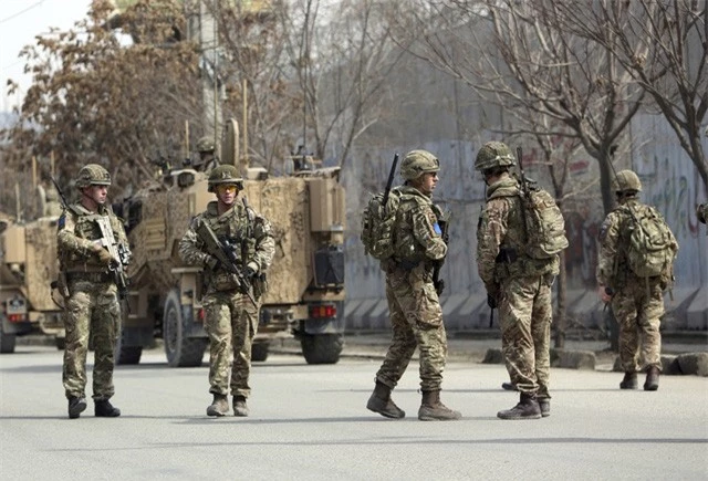 Tấn công khủng bố tại Afghanistan, ít nhất 27 người thiệt mạng - Ảnh 5.