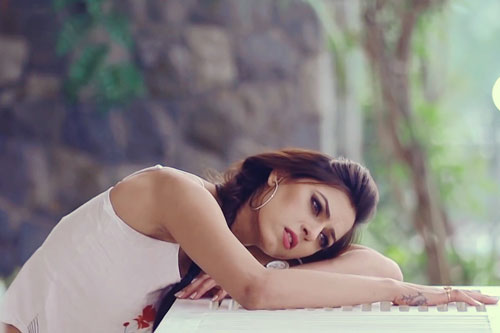 11 giờ đêm, tôi mang quần áo đi giặt thì chị dâu liền chạy lên giật phăng ổ cắm và quát tháo xối xả