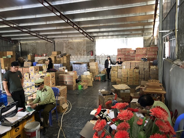 Lạng Sơn: Xử phạt 4 hộ kinh doanh mặt hàng thiết yếu không niêm yết giá hoặc hết hạn sử dụng