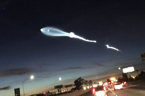 Sự thật về vệt sáng giống UFO xuất hiện trên bầu trời Mỹ