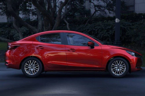 5. Mazda2 (doanh số: 2.745 chiếc).