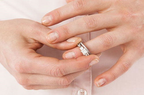 4 thứ cần cởi ra, 4 thứ cần mặc vào khi đi ngủ chị em nào cũng nên biết