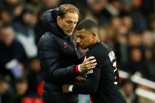 CLIP: Những pha 'nổi điên' của các cầu thủ khi bị thay ra sân