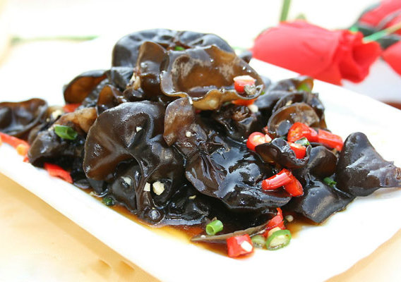 Ăn mộc nhĩ rất bổ nhưng chớ dại mà ăn kiểu này kẻo tự mình "đón" bệnh, nhiều người vẫn ăn thường xuyên