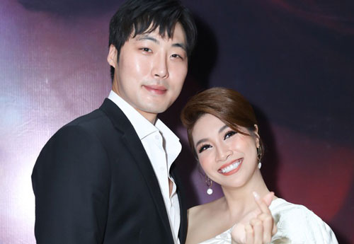 Pha Lê hào hứng khoe bạn trai ngoại quốc