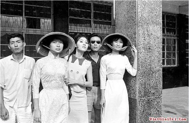 Nao lòng trước tà áo dài của phụ nữ Sài Gòn xưa - 11