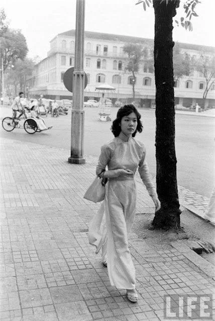 Nao lòng trước tà áo dài của phụ nữ Sài Gòn xưa - 12