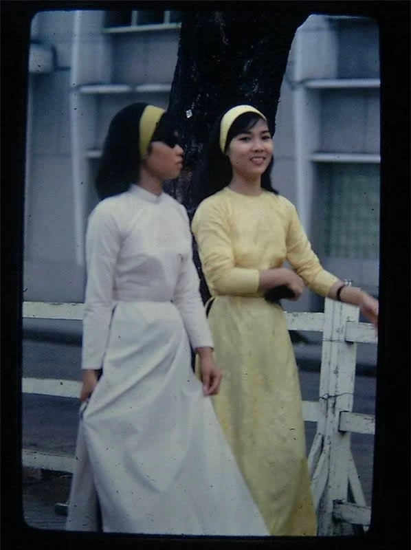 Nao lòng trước tà áo dài của phụ nữ Sài Gòn xưa - 2