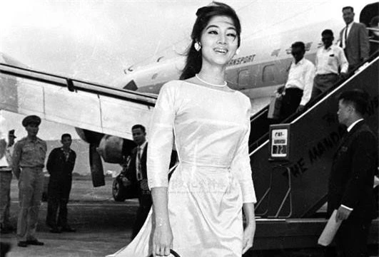 Nao lòng trước tà áo dài của phụ nữ Sài Gòn xưa - 5