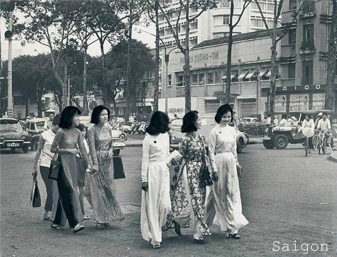 Nao lòng trước tà áo dài của phụ nữ Sài Gòn xưa - 8