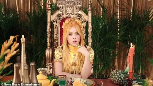 Shakira siêu trẻ trong MV mới - 2