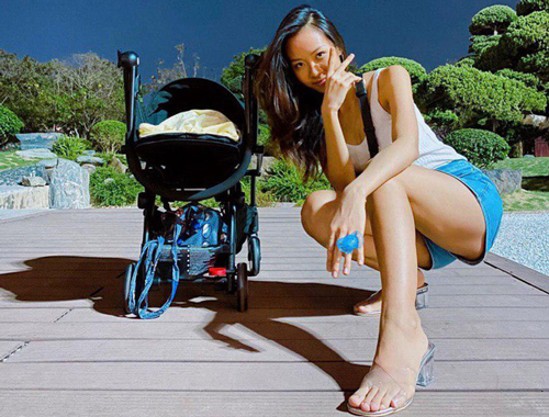 Suboi lộ diện sau 1 tháng sinh con đầu lòng, vóc dáng chuẩn bất ngờ và vẫn rất 'chất chơi'