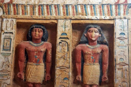 Hình ảnh bên trong ngôi mộ của thầy tế thực hiện nghi thức thanh tẩy cho hoàng gia vừa được phát hiện ở Saqqara, Ai Cập. Ảnh: Twitter.