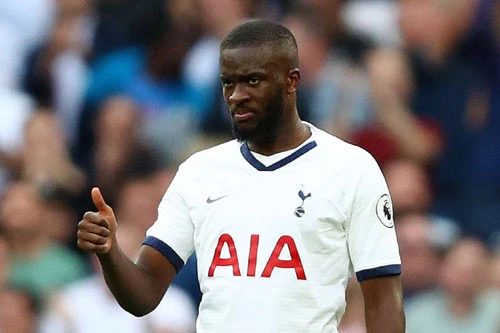 Màn trình diễn của Ndombele khiến HLV Mourinho không hài lòng.