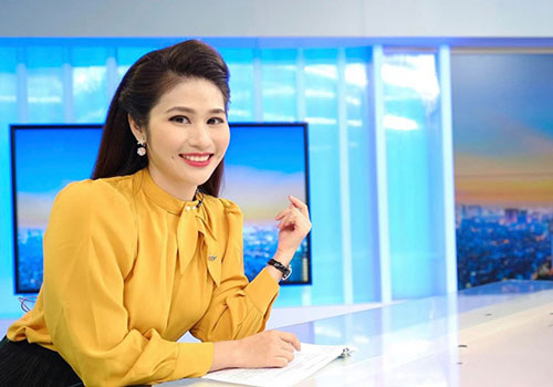 Nhan sắc đời thường xinh đẹp và cuốn hút của BTV Thời sự Minh Trang