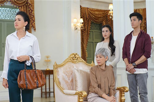 Thấy con trai ngồi giặt quần áo cho vợ, mẹ chồng quát: "Chiều vợ lắm vào để nó trèo đầu" ngờ đâu 2 nhân vật này lên tiếng mà bà đuối lý phải thay đổi